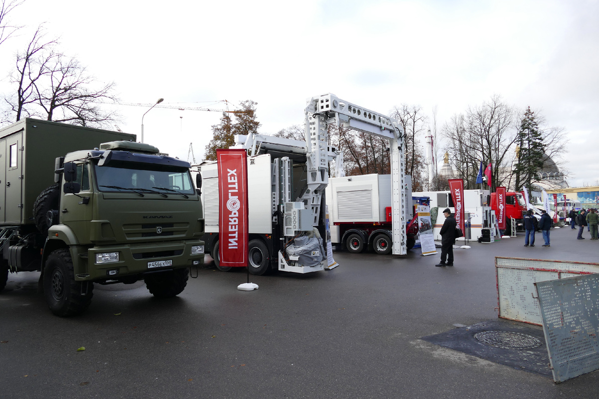 Открытая площадка выставки.