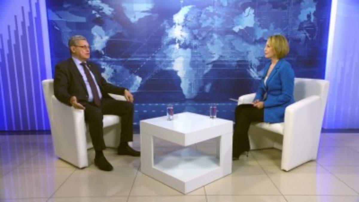    Сабитов: «Наши бойцы в окопах слушают радио»