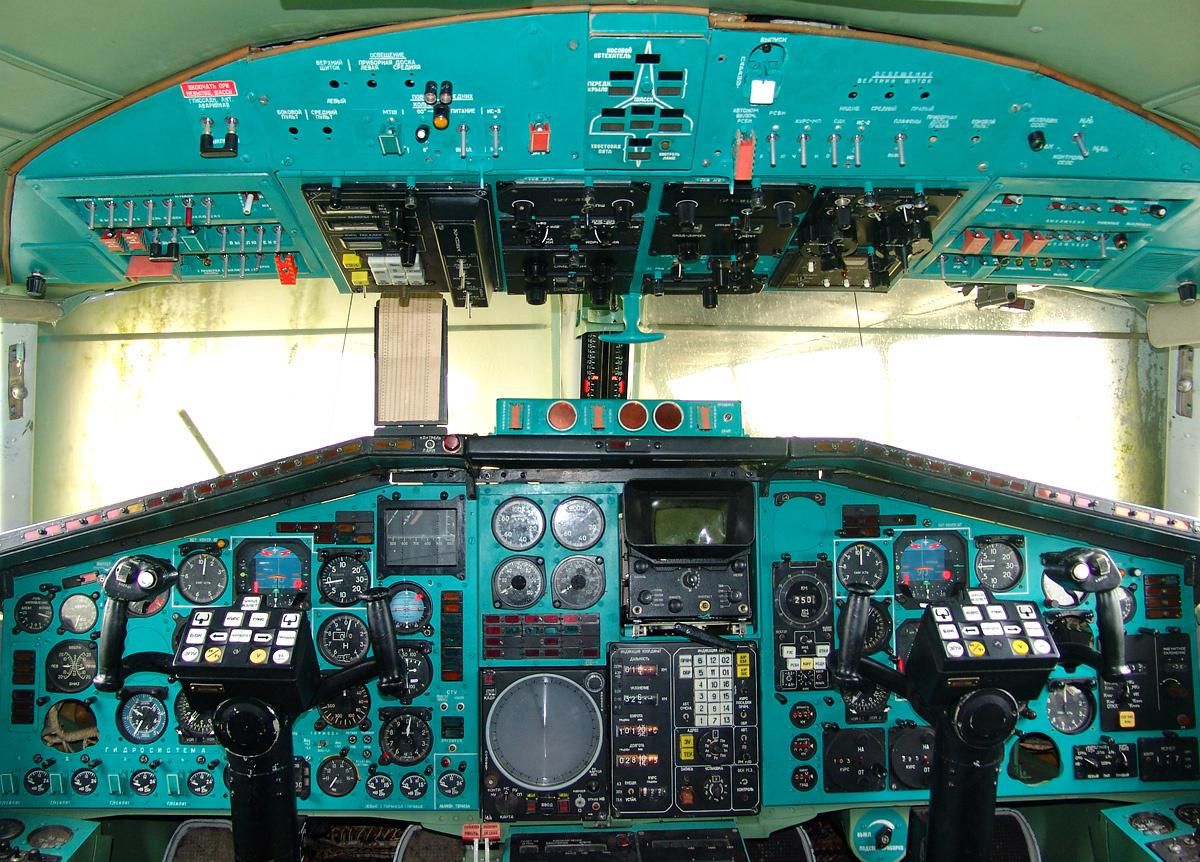 Кабина пилотов Ту-144.