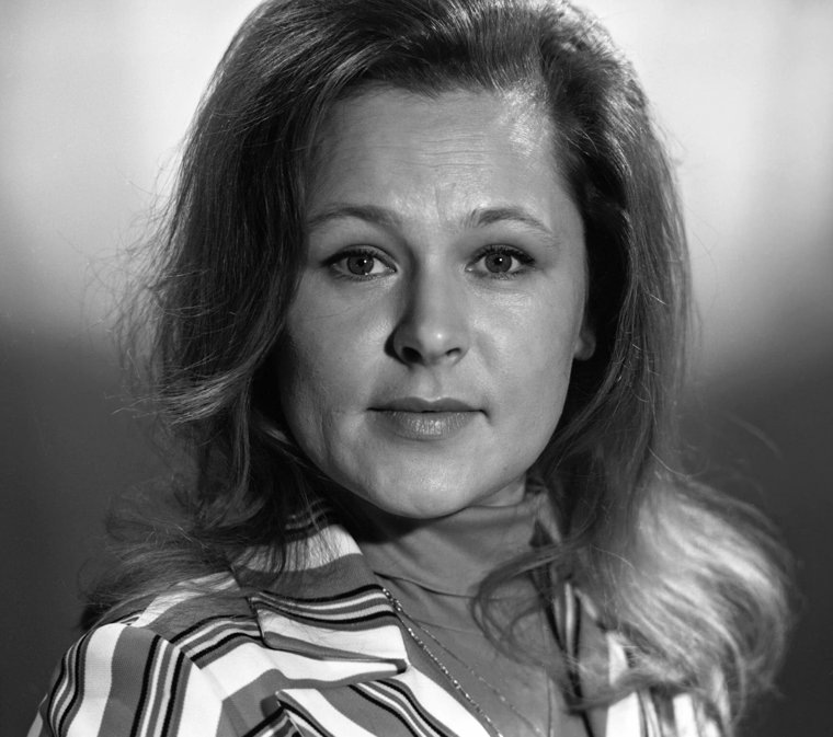    Раиса Рязанова начала сниматься в кино после окончания ГИТИСа