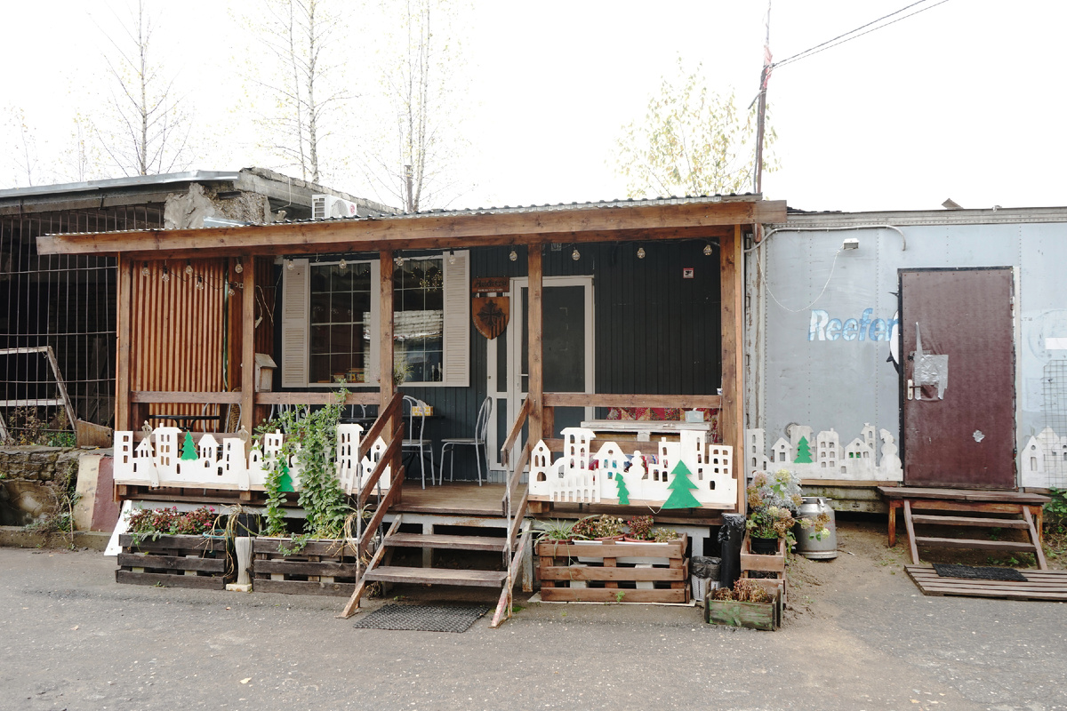 Вид кондитерской осенью 2025 года, фото автора