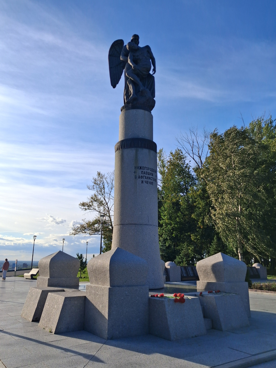 Мемориал воинам-интернационалистам в парке "Швейцария" в Нижнем Новгороде. Фото автора. 