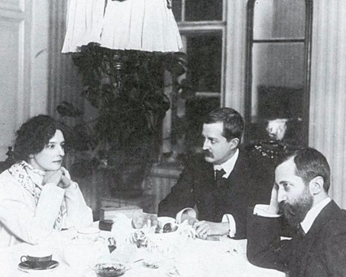 все трое за семейным столом