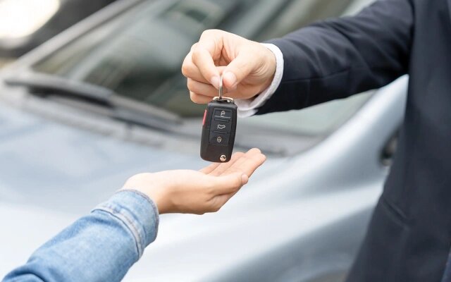 Существуют разные виды аренды автомобиля: с экипажем, без экипажа и с правом выкупа (Фото: shisu_ka / Shutterstock / FOTODOM)