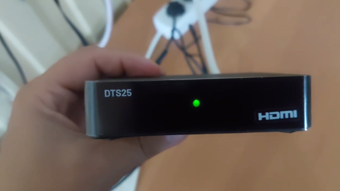 Ресивер DTS-25 в рабочем режиме. Вид спереди