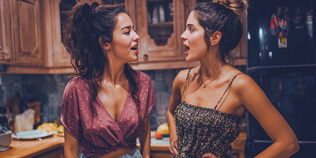 — Ты увела у меня жениха, дорогая сестрица, а теперь ты пришла выпрашивать деньги вам на свадьбу? Да я лучше сожгу свои деньги, чем вам двои