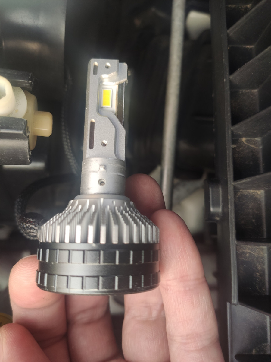 Претендент на звание идеального света. У каждого свои плюсы и серьезные минусы.