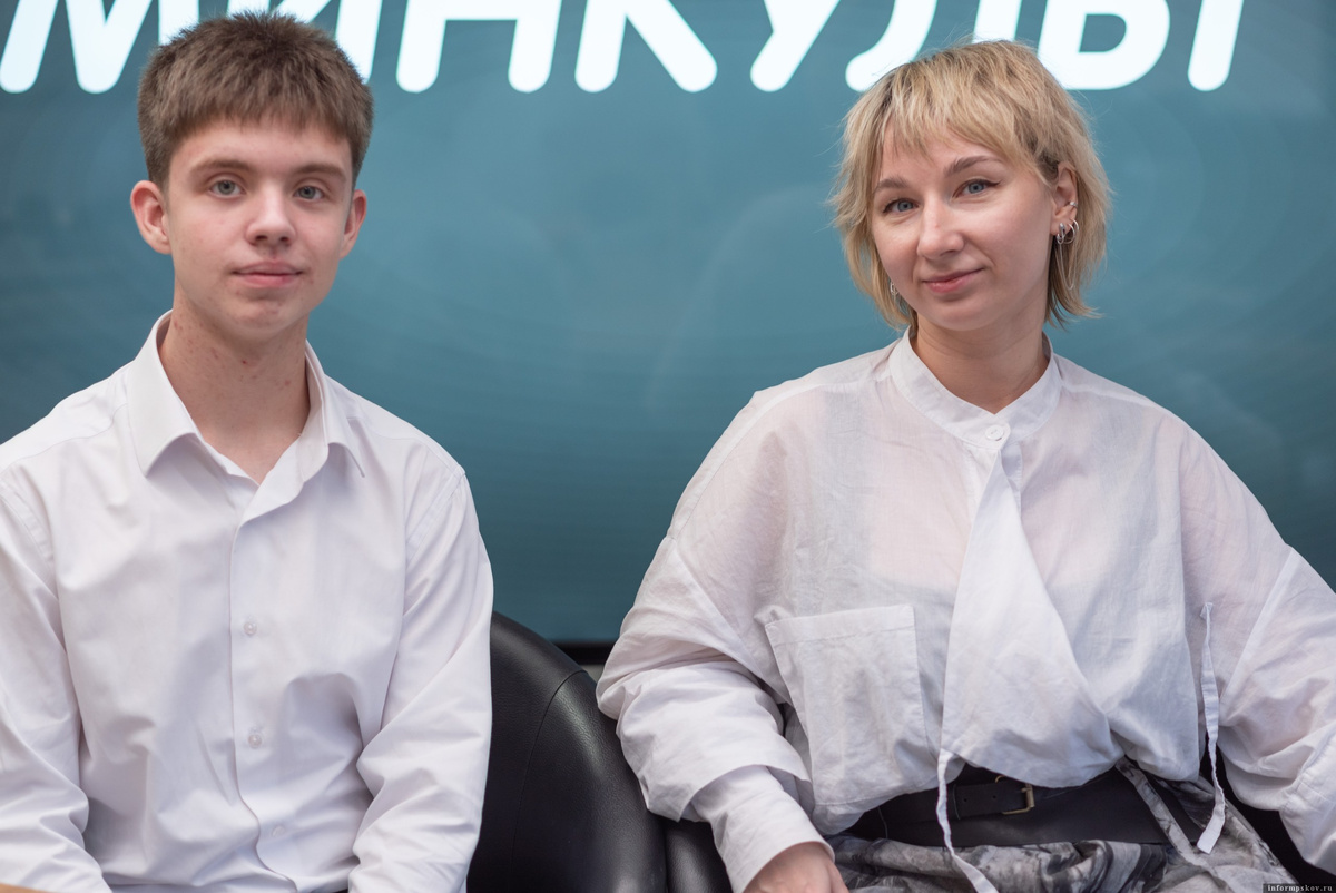 Кванторианец Алексей Филиппов и замдиректора технопарка по проектному управлению Виктория Зарецкая. Фото: ПАИ