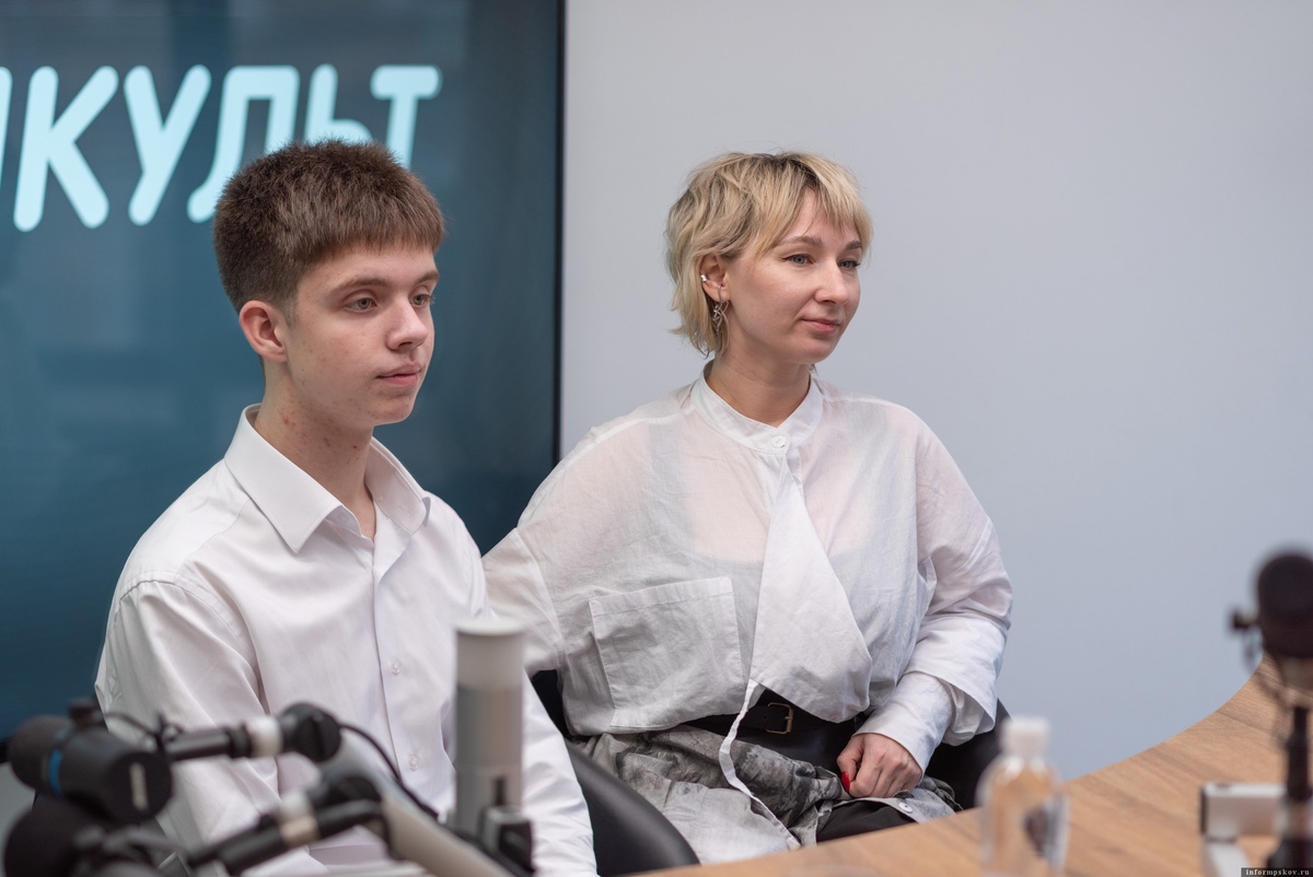 Кванторианец Алексей Филиппов и замдиректора технопарка по проектному управлению Виктория Зарецкая. Фото: ПАИ