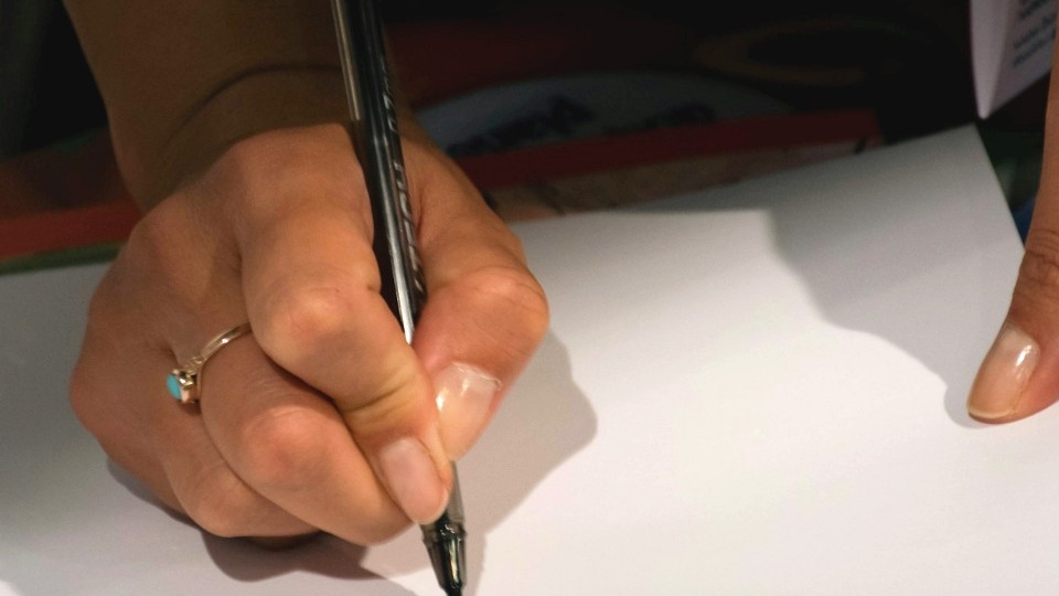 Какая подпись может оставить гражданина без квартиры: разбираем на примере