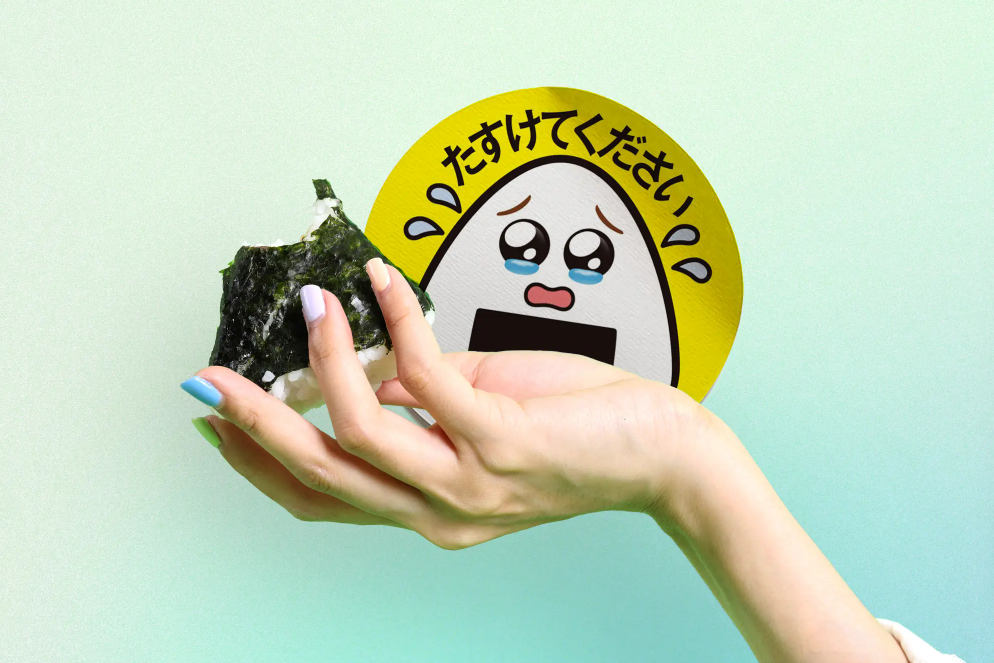 Мне самой его жалко, у него словно квадратик ЦЕНЗУРЫ на животике