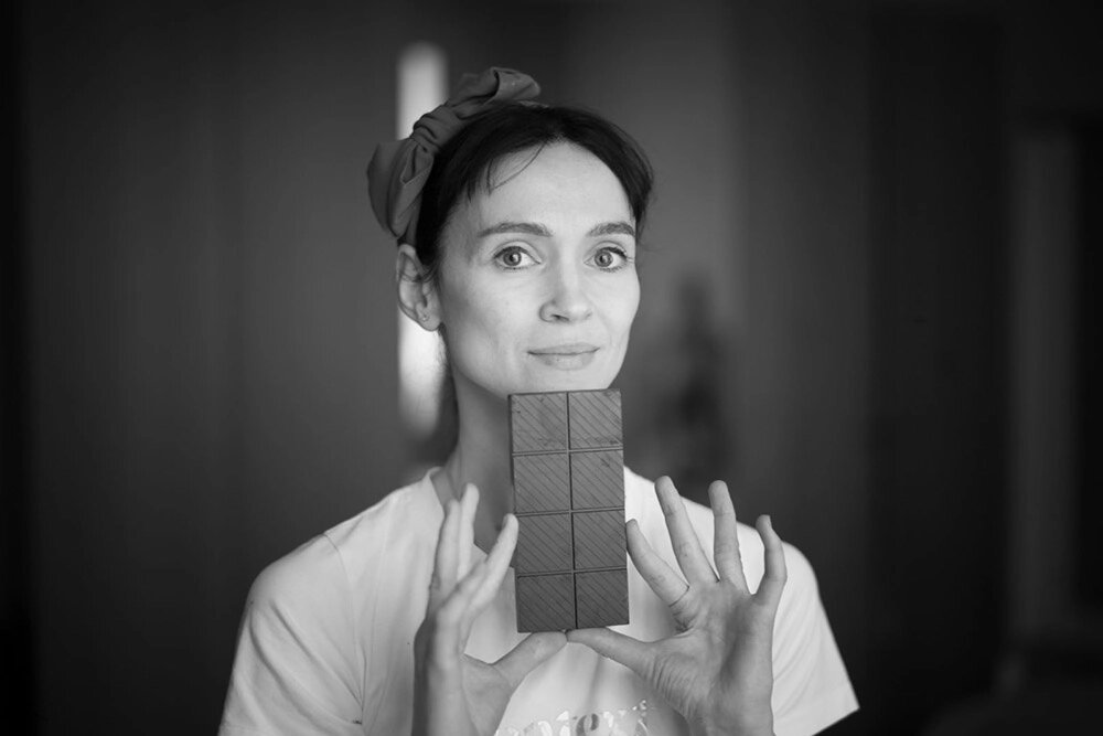    Прима Мариинского театра Олеся Новикова может позволить себе съесть вкусненькое — пирожное или мороженое. Фото: Личный архив