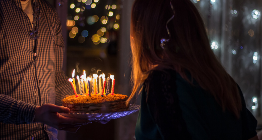    Сколько денег стоит дарить на день рождения - 3, 5 или 10 тысяч? Вот от чего зависит сумма подарка