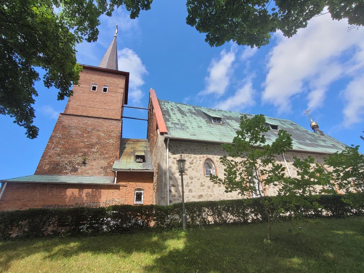 Строгий и аскетичный облик Юдиттен-кирхи характерен для ранней готики. Сегодня здесь православный Свято-Никольский храм.