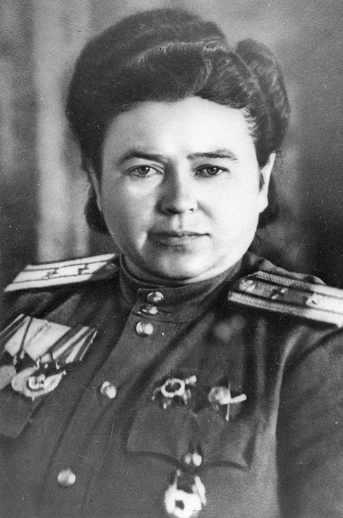 Евдокия Яковлевна Рачкевич (девичья фамилия Андрийчук; 22 декабря 1907, Мурованокуриловецкий район — 7 января 1975, Москва) — участник Великой Отечественной войны, заместитель командира полка по политической части (комиссар) 46-го гвардейского ночного бомбардировочного авиационного полка 325-й ночной бомбардировочной авиационной дивизии. 