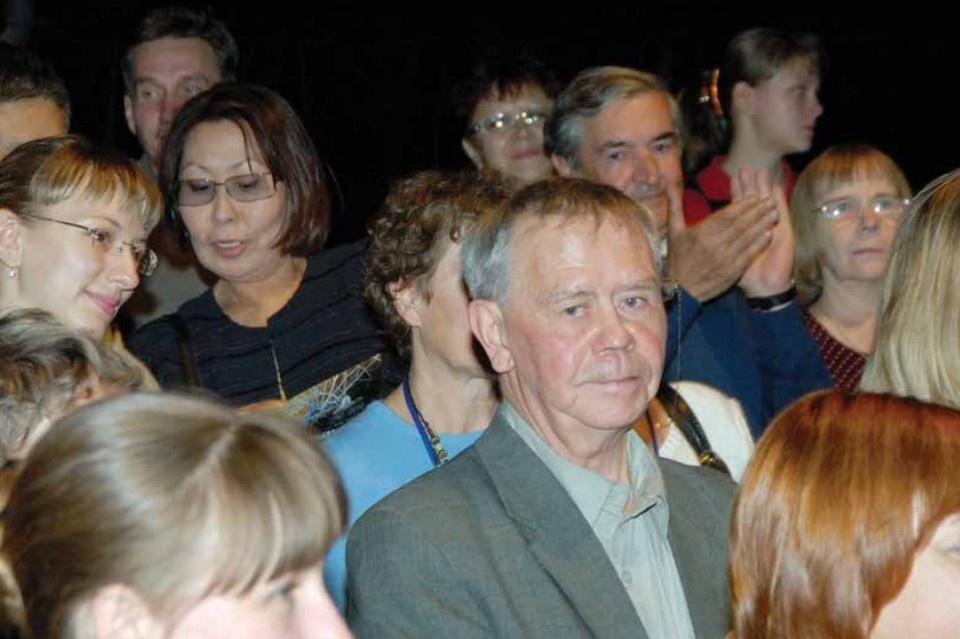    Писатель Валентин Распутин не раз лично посещал легендарную постановку. Фото: Из книги С. Гольдфарба «Последний срок»