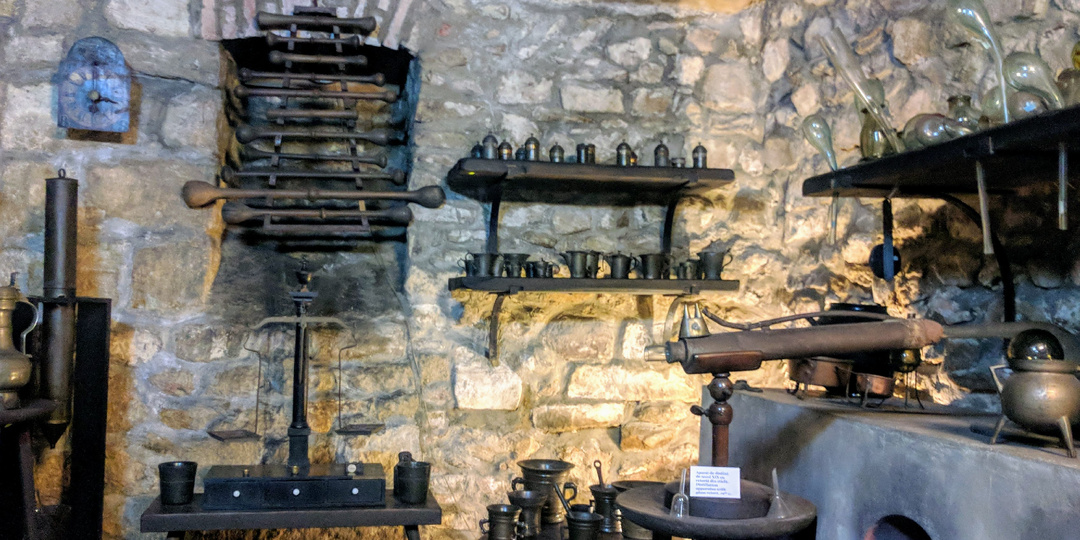 Как раньше жили без электричества? На примере работы и быта