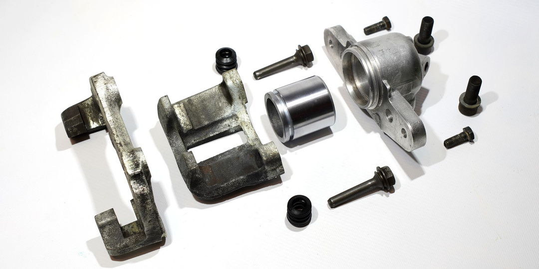 Отмыть, собрать и смазать: как правильно перебрать тормозные суппорты