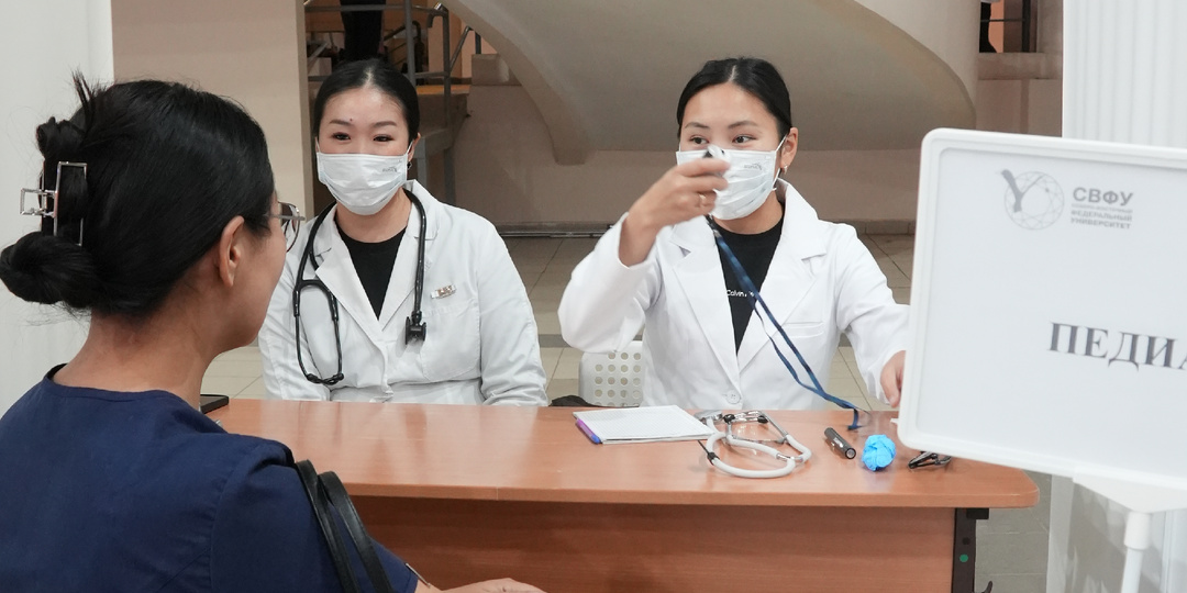 Специалисты Клиники СВФУ провели консультации для студентов и молодых семей на фестивале «Моя семья – мой СВФУ»