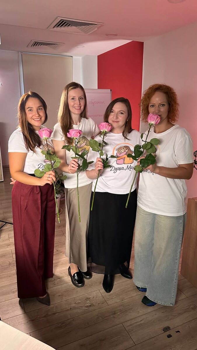 Люди, с которыми мы так долго виделись и общались только онлайн. Живём в разных городах. При этом при живой встрече ощущение, что давно знакомы и близкие по духу люди. 