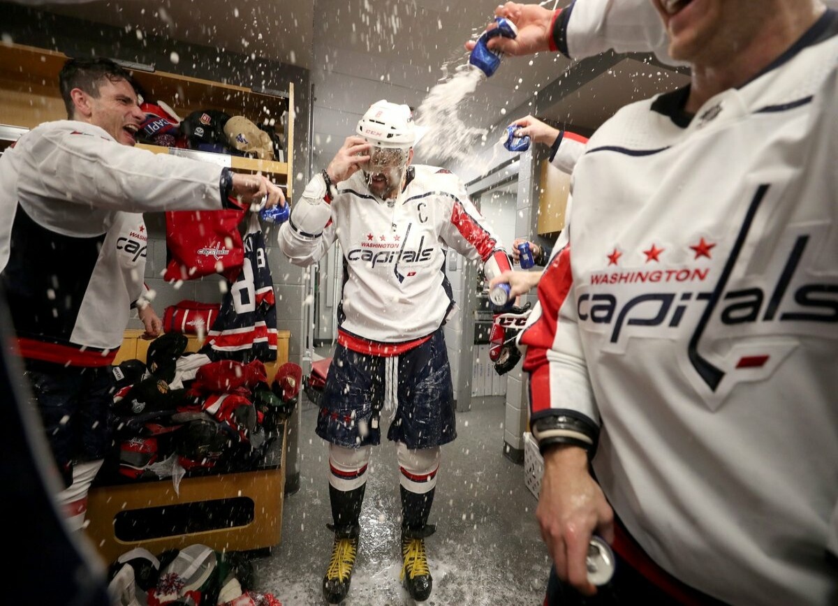     Фаны «Вашингтона» о количестве пива перед игрой для Овечкина: он ведь просто один из нас!