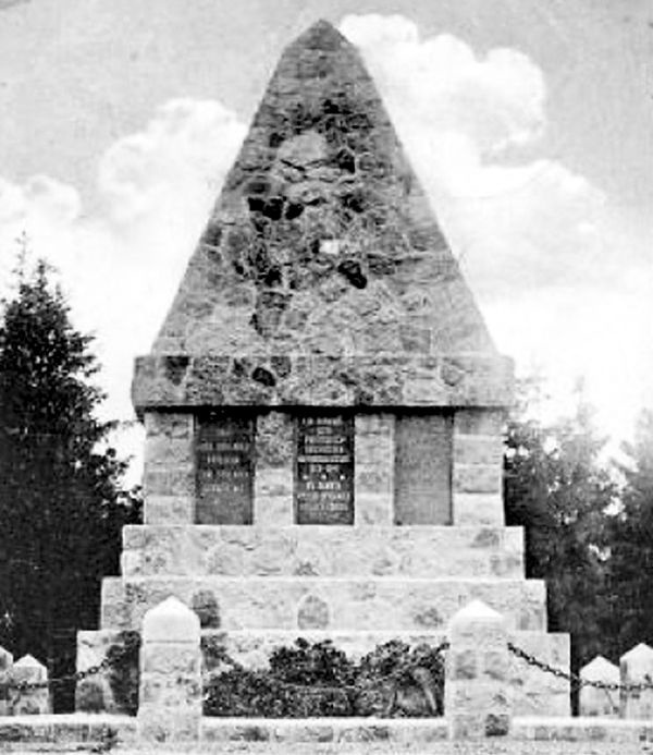    Памятник на русском кладбище. Голембево-Вельке (Польша).