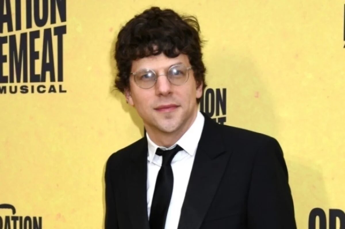    Голливудский актер Айзенберг собирается стать донором почки для незнакомца