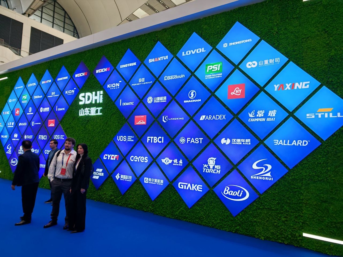 Корпорация SDHI·Weichai Power объединяет 35 всемирно известных брендов – производство автомобилей SHACMAN, SINOTRUK, производство специальной техники SHANTUI, LOVOL, двигатели Weichai, узнаваемые и передовые бренды узлов и агрегатов и многое другое