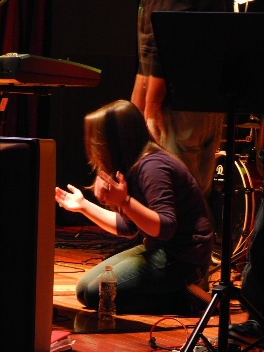 Когда не хватает слов, Бог слышит сердце.