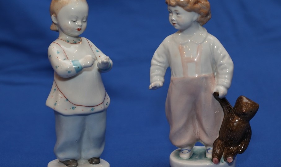 Детская мода середины 20-го века в фарфоре