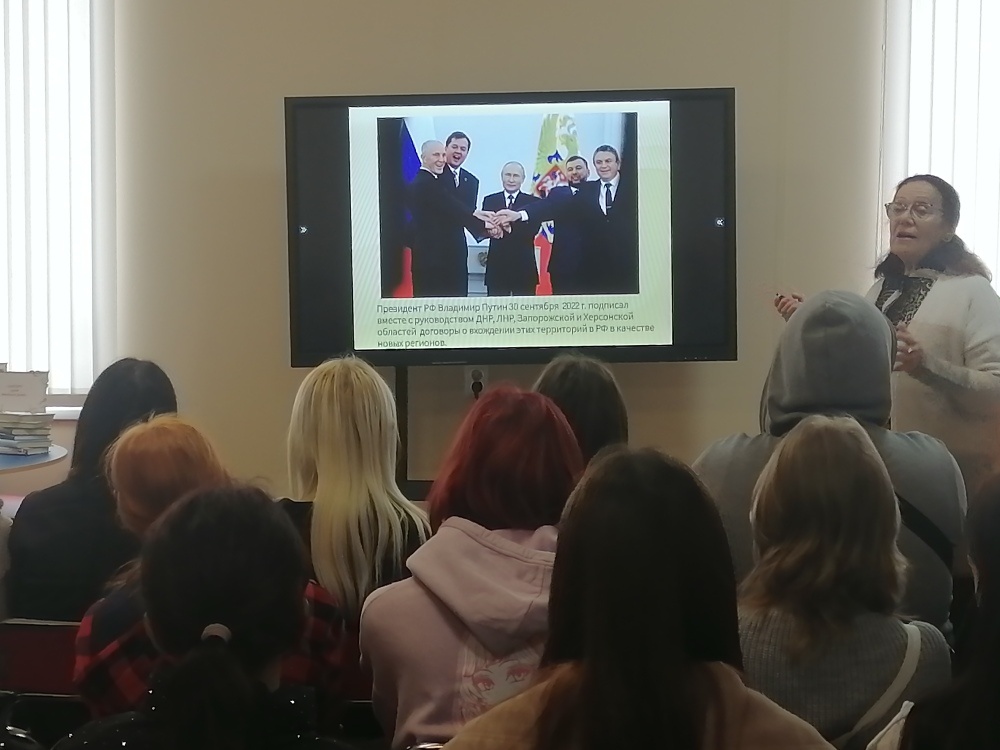    В центральной библиотеке имени М.А. Шолохова "Наша газета"