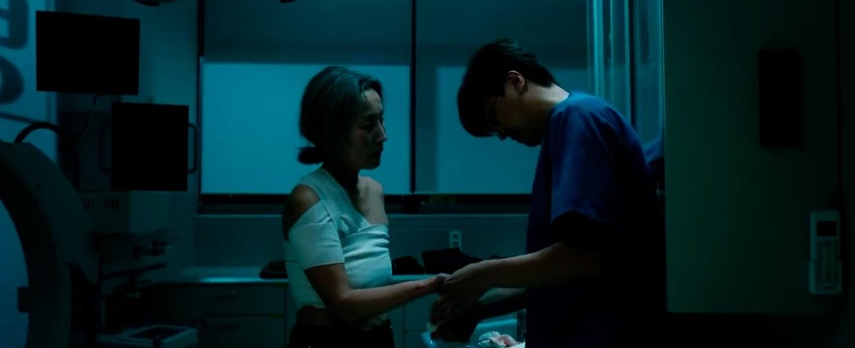 Старуха с ножом 2025 - актеры и рейтинг, боевики с женщинами в главной роли, философские боевики 2025