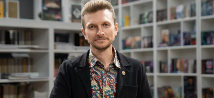 Автор книги «Оратор на миллиард» Евгений Чернов. 