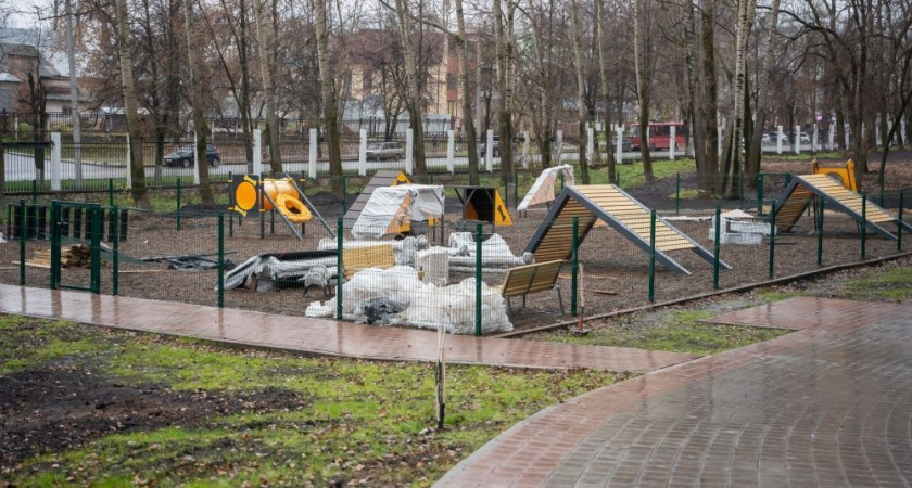    В Кирове в парке у цирка обустраивают еще три площадки: для детей, йоги и собак