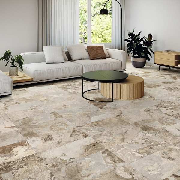 На фото: интерьер выполнен с использованием керамогранита бренда Grespania, коллекция Yukatan. Коэффициент противоскольжения R10. В GLOBUS CERAMICA можно купить отделочные материалы из последних коллекций этого производителя