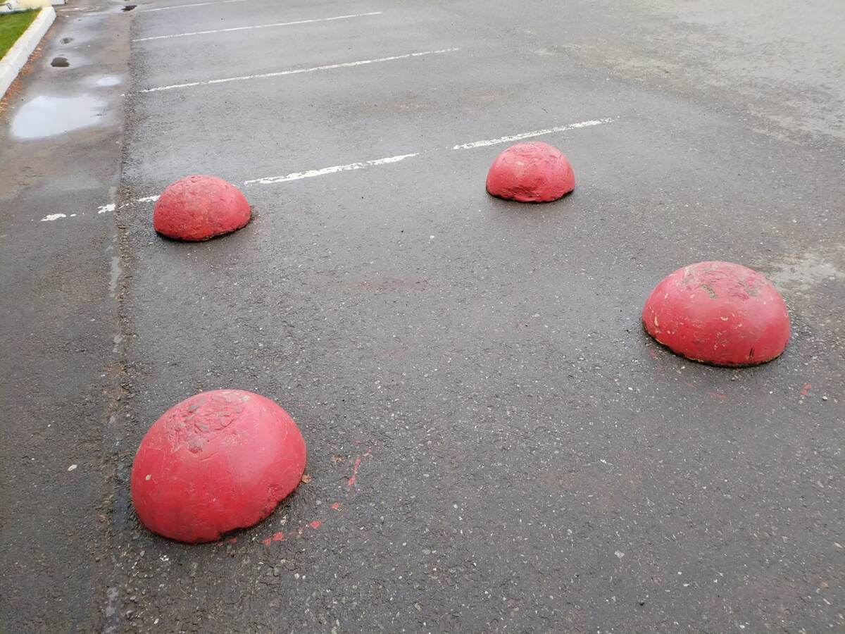 Бетонные полусферы на улицах Ижевска. СтройВек118.рф. Завод строительных материалов «Строй Век», СтройВек118.рф, +7(3412)565-871, +7 912 766 7877 (WhatsApp, Telegram)