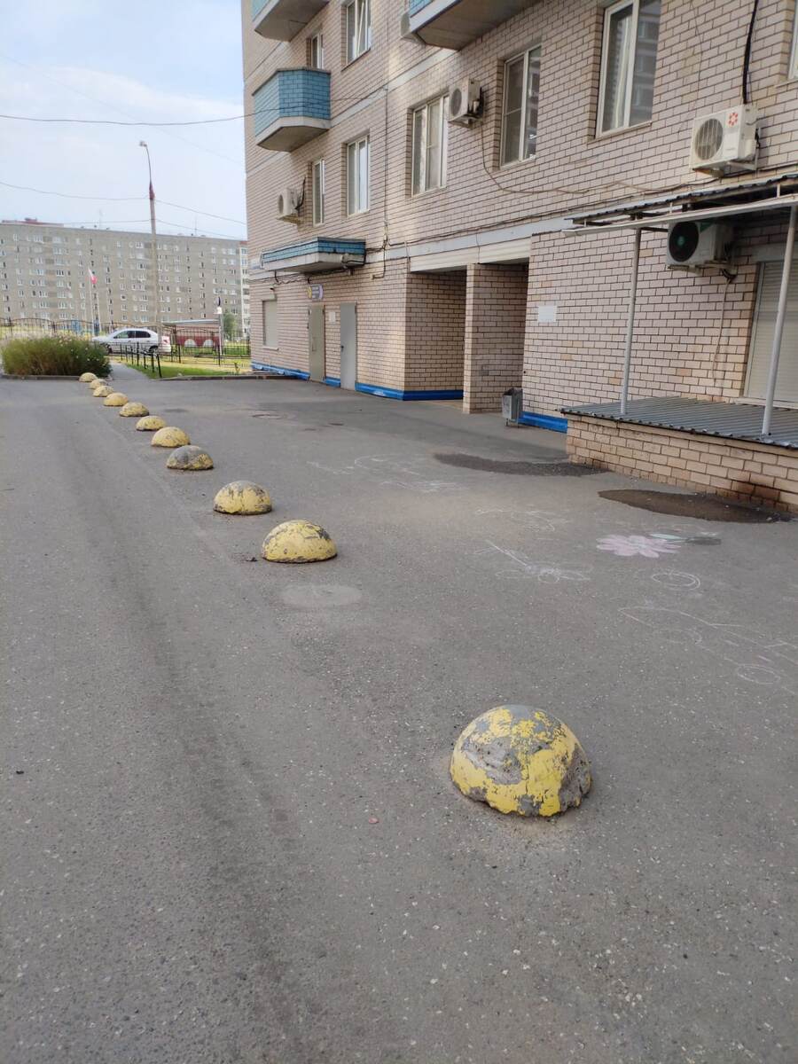 Бетонные полусферы на улицах Ижевска. СтройВек118.рф. Завод строительных материалов «Строй Век», СтройВек118.рф, +7(3412)565-871, +7 912 766 7877 (WhatsApp, Telegram)