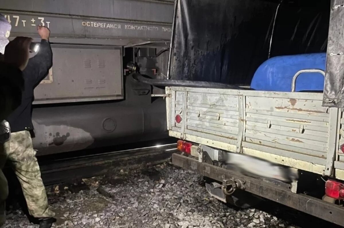    В Хабаровске железнодорожники попались на хищении топлива с локомотива