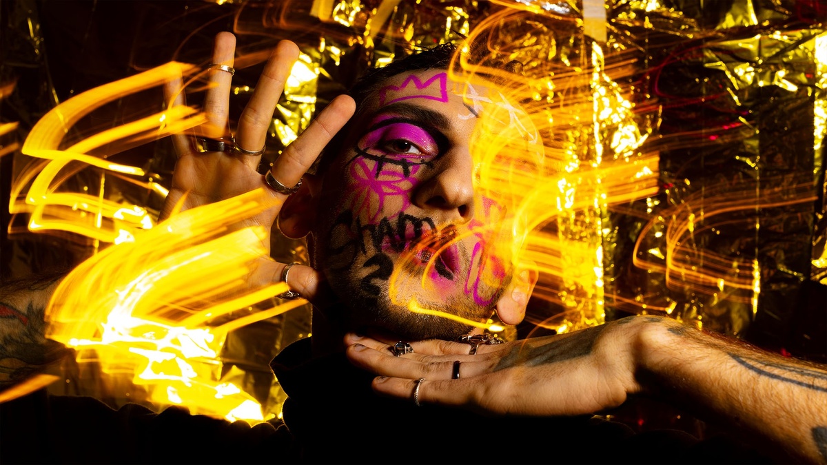    Световые эффекты получились благодаря технике смешанного света. На постобработку ушло минут десять от силы: на снимке лишь лёгкая цветокоррекция / Фото: Елизавета Чечевица