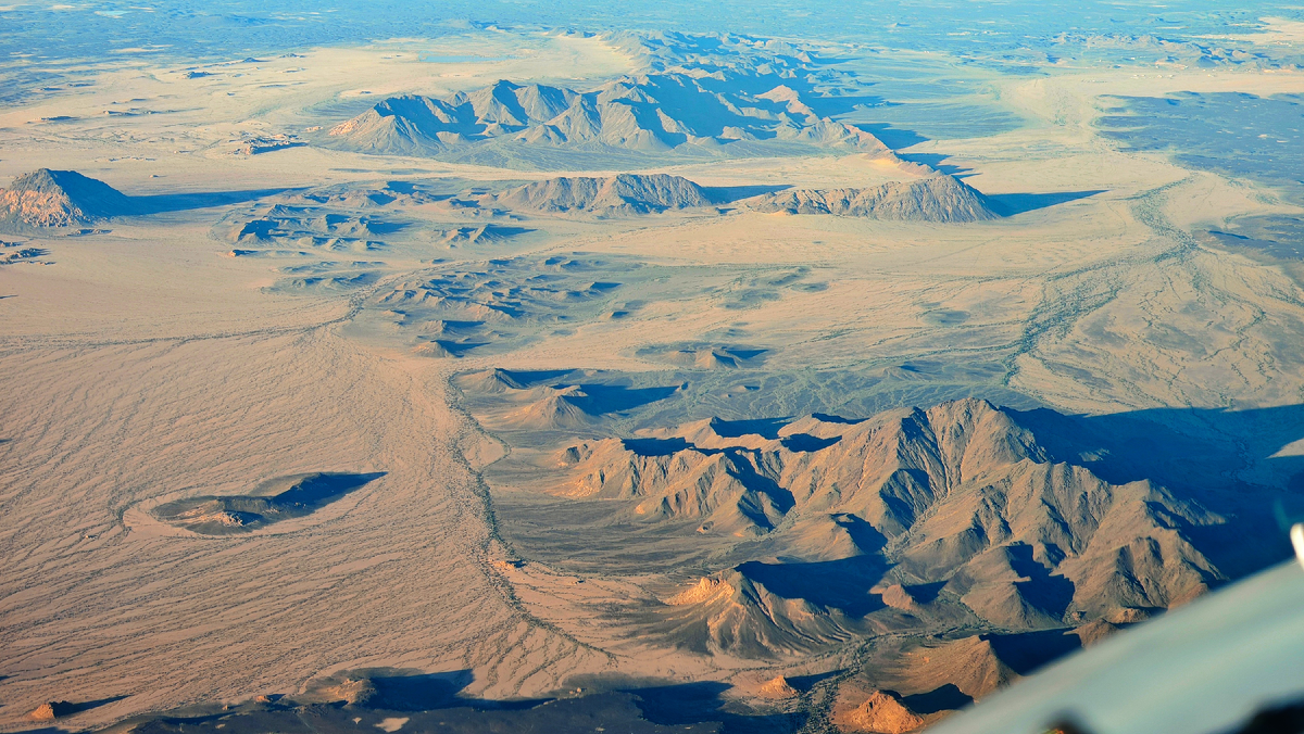 Лунный пейзаж по пути в Медину (Саудовская Аравия)