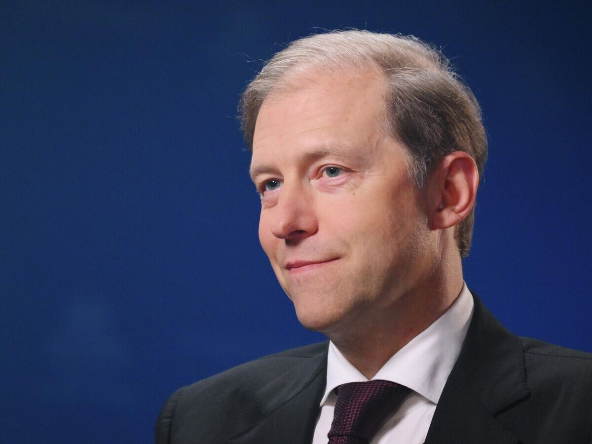    Денис Мантуров во время интервью генеральному директору медиагруппы "Россия сегодня" Дмитрию Киселеву© РИА Новости / Евгений Биятов