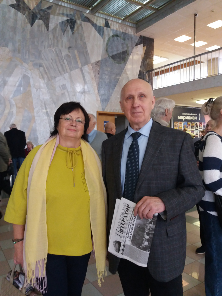 Перед собранием с писателем, руководителем литературного объединения "Марьинская Муза" Светланой Семёновной Корчагиной