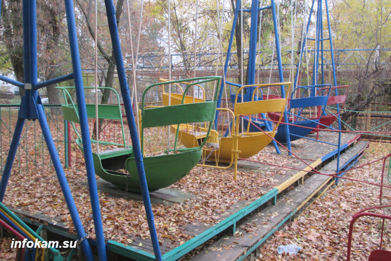    Аттракцион «Берёзка» в камышинском парке в эти октябрьские дни