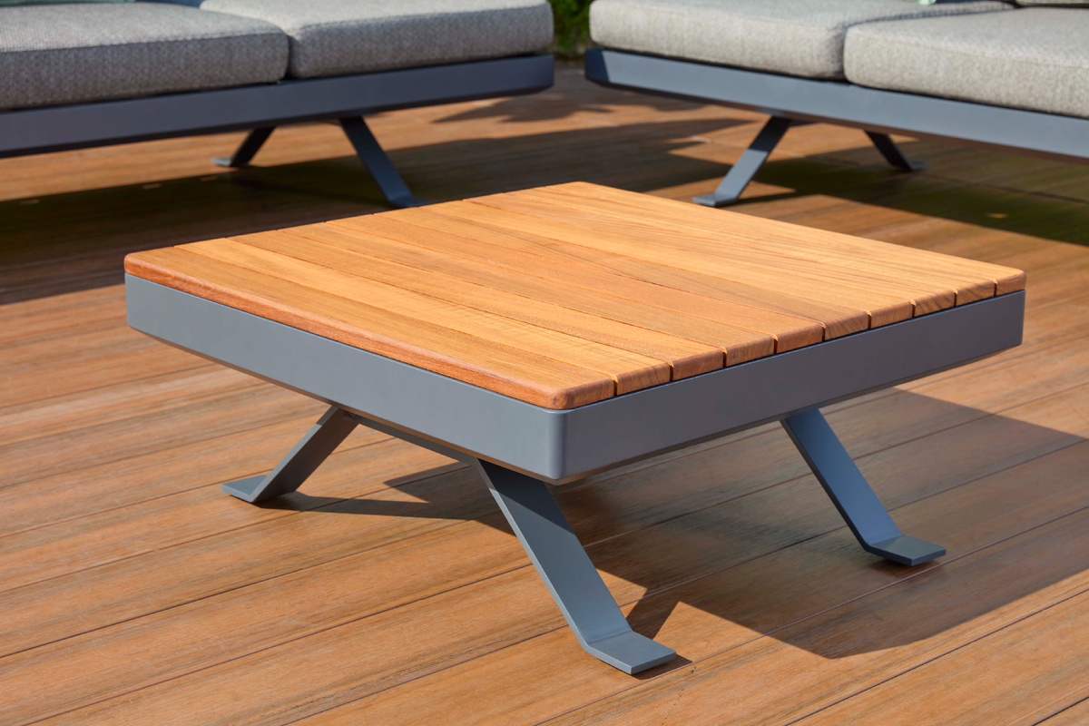 Столик садовый из тикового дерева