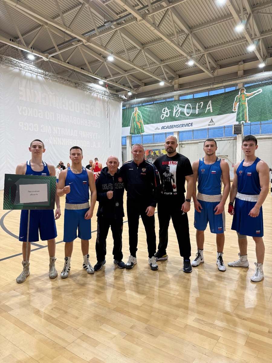 Тренеры и участники Всероссийских соревнований памяти мастера спорта СССР А.А. Половинкина  в г. Бор Нижегородской области