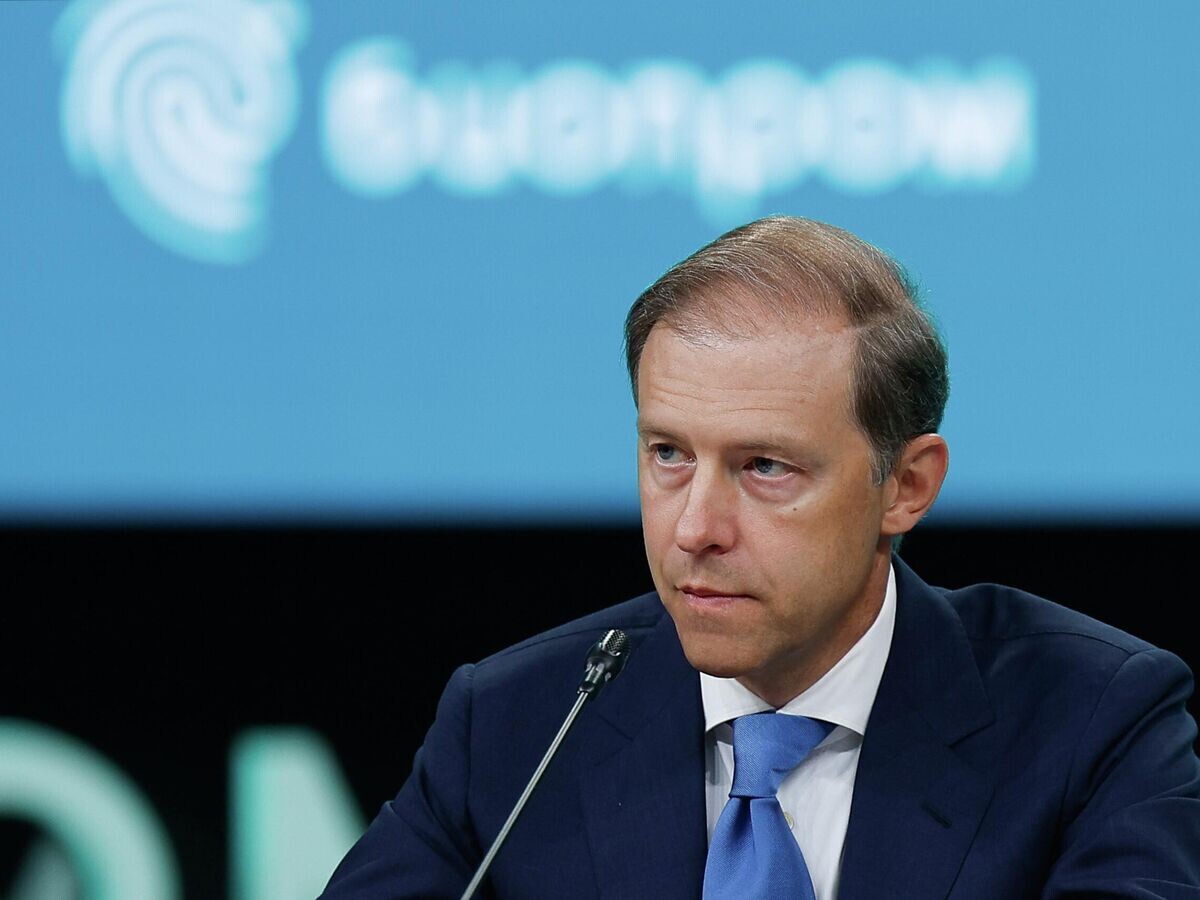    Первый вице-премьер России Денис Мантуров© РИА Новости / Виталий Невар