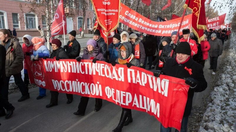     Коммунисты 7 ноября традиционно отметили день октябрьской революции. Олег Богданов