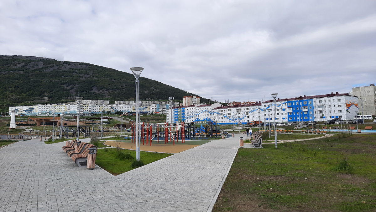 Вид на парк Маяк, улицы Приморскую и Портовую