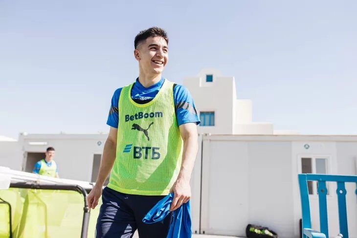 Фото: ФК Спартак, ФК Зенит, ФК Динамо, ПФК ЦСКА, ФК Сочи, ФК Крылья Советов, ФК Акрон