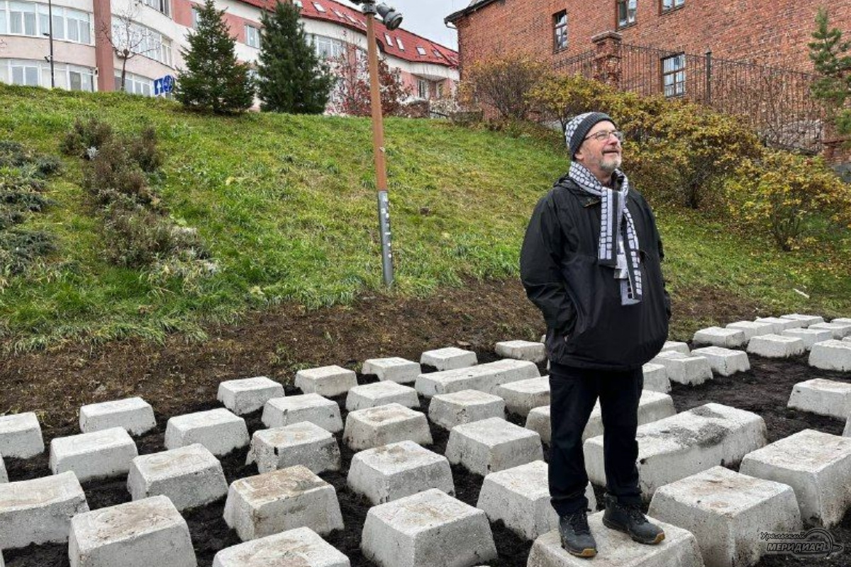    Художник Анатолий Вяткин. Фото: Дарья Смирнова © ИА «Уральский меридиан»
